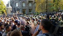 Активисты митингуют под Администрацией Президента: видео и фото с места события