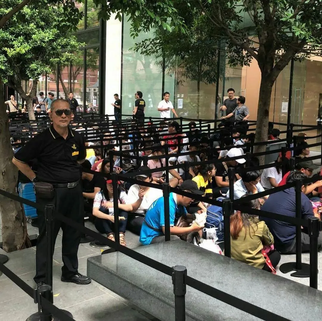 Китайці влаштували черги за iPhone Китайці влаштували черги за iPhone