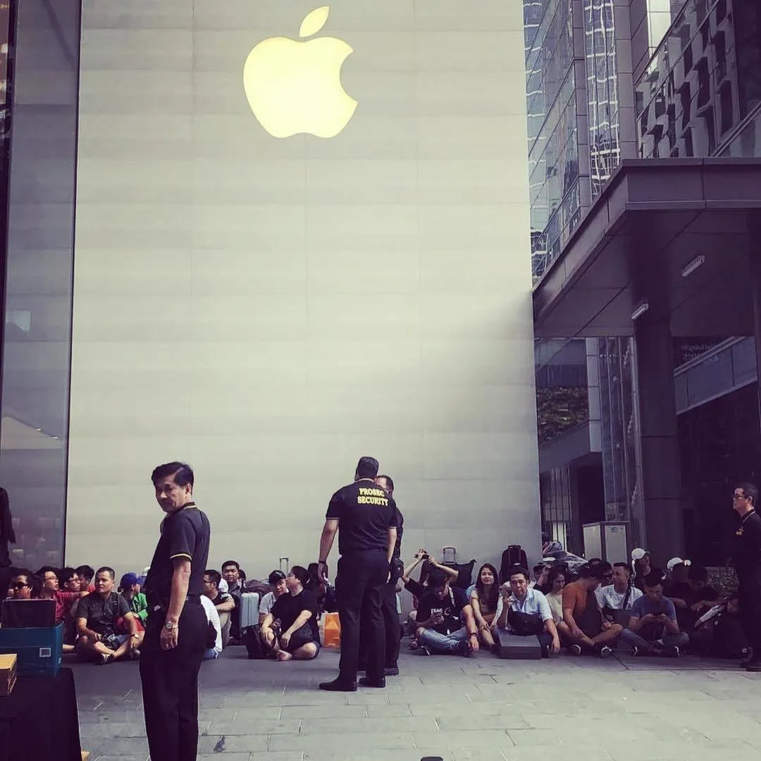 Фанати влаштували черги під Apple store Фанати влаштували черги під Apple store