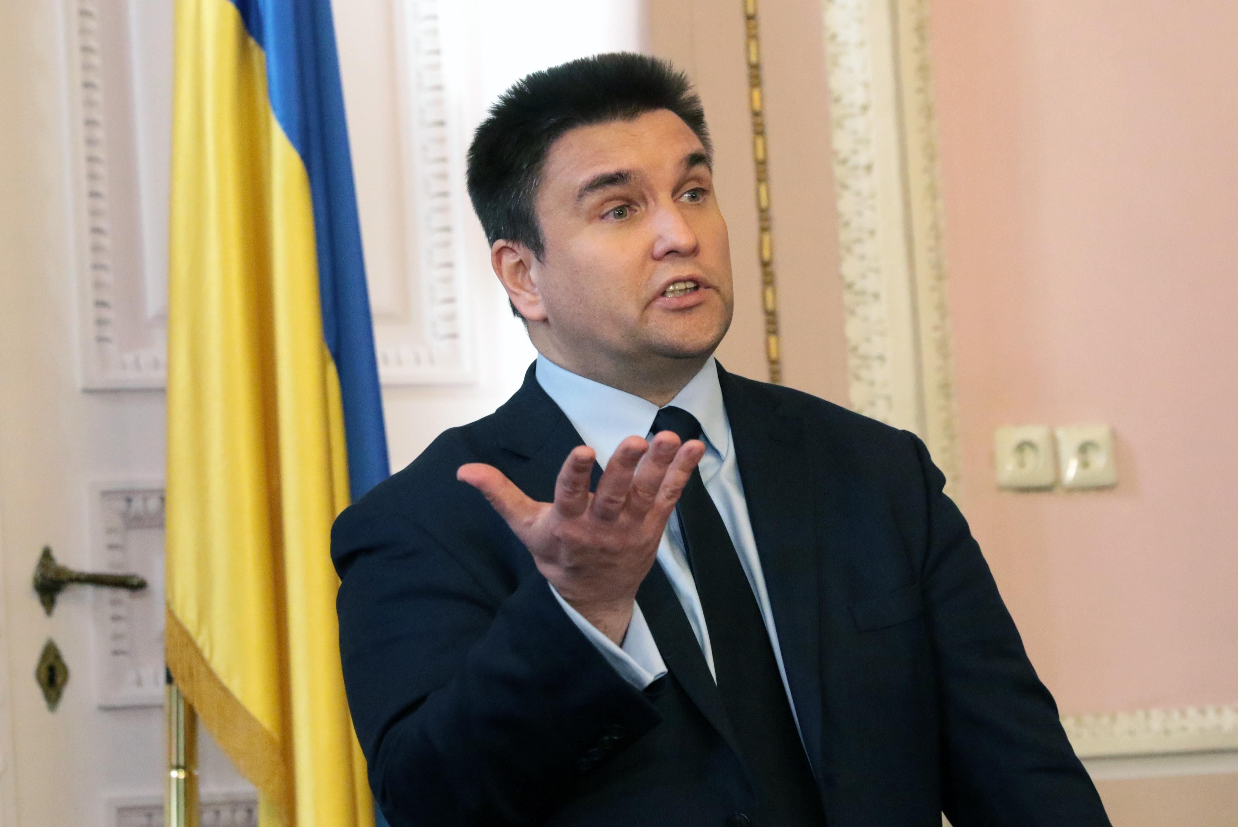 Украина не преследует граждан, получивших венгерские паспорта, – Климкин