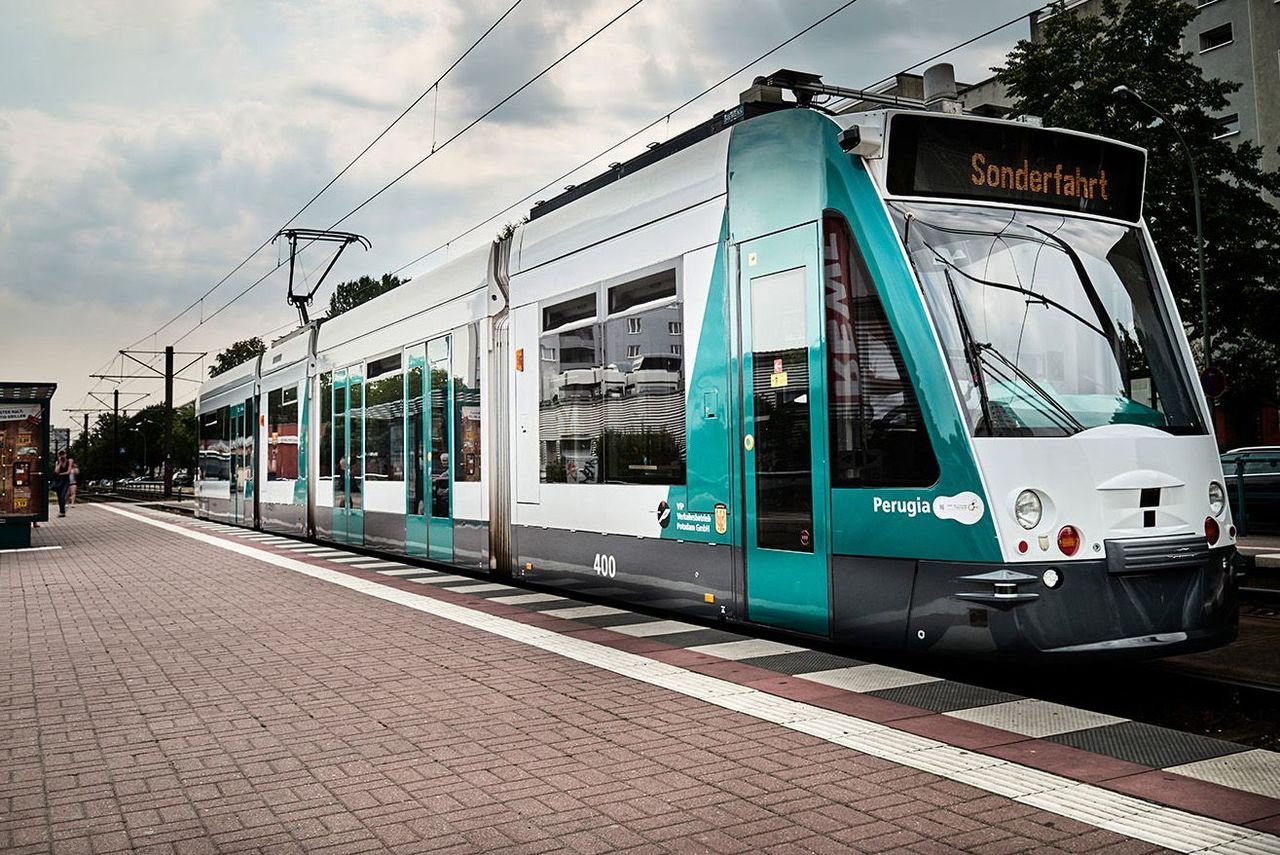На вулиці Німеччини виїхав перший у світі безпілотний трамвай: відео