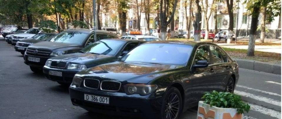 "Нагло припарковался на переходе": в Киеве дипломат попал в конфузную ситуацию