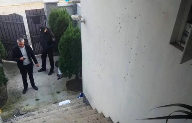 Во двор депутата на Закарпатье бросили взрывчатку