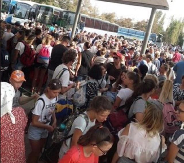 Хімвикид в окупованому Криму: дітей Армянська повертають додому Хімвикид в окупованому Криму: дітей Армянська повертають додому