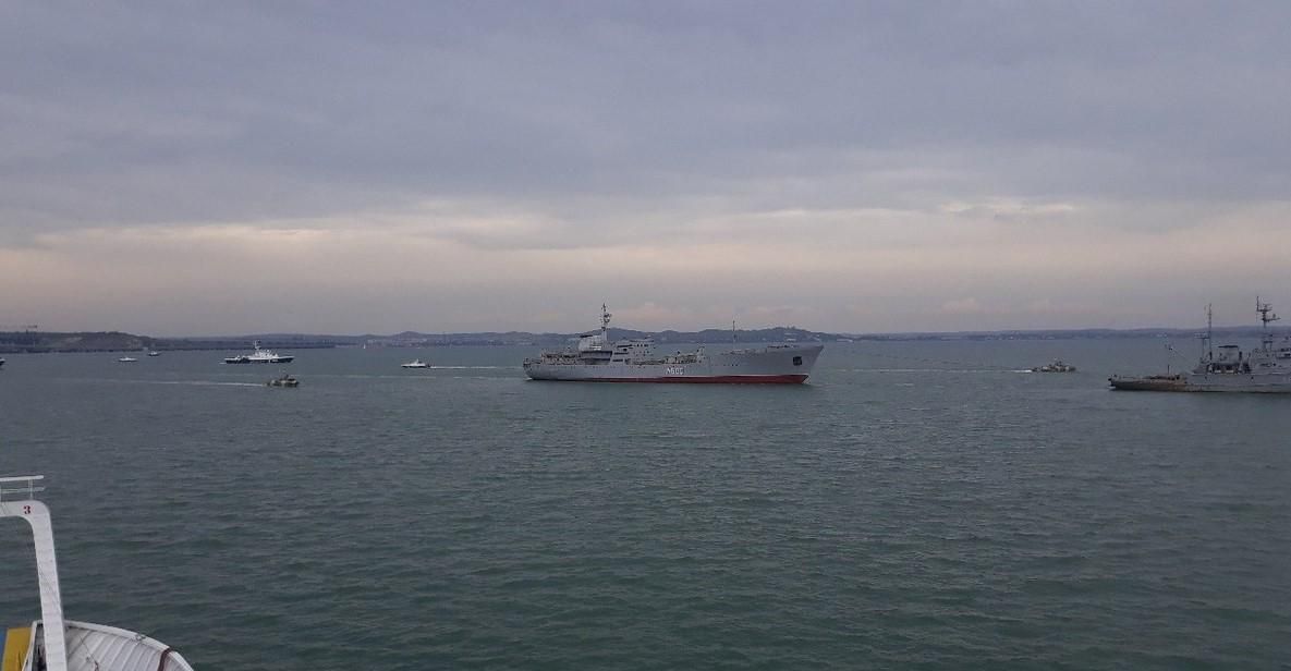 Українські військові кораблі пройшли Кримський міст: фото Українські військові кораблі пройшли Кримський міст: фото