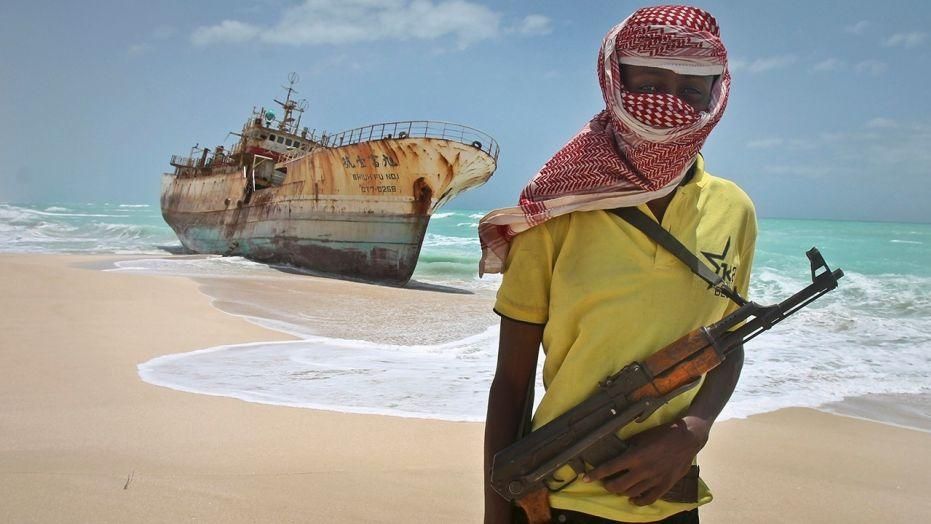Пираты в Нигерии похитили 12 моряков, среди них и украинца