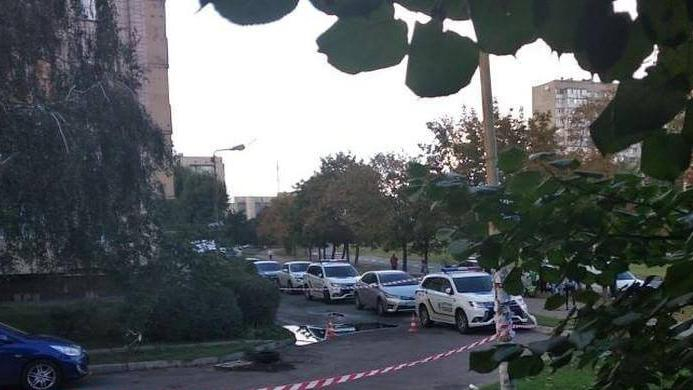 Мужчина целился в людей с балкона в Киеве: за его плечами не одна подобная стрельба