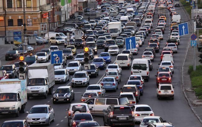 Київ "паралізувало" через погану погоду: перелік вулиць Київ "паралізувало" через погану погоду: перелік вулиць