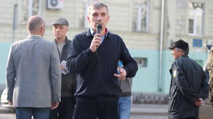 Врач рассказал о состоянии одесского активиста Михайлика, в которого стреляли