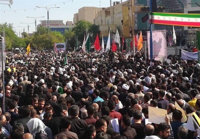 В Ірані на прощання з жертвами кривавого теракту прийшли тисячі людей: фото