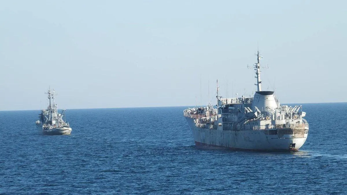 Українські військові кораблі пройшли керченську протоку