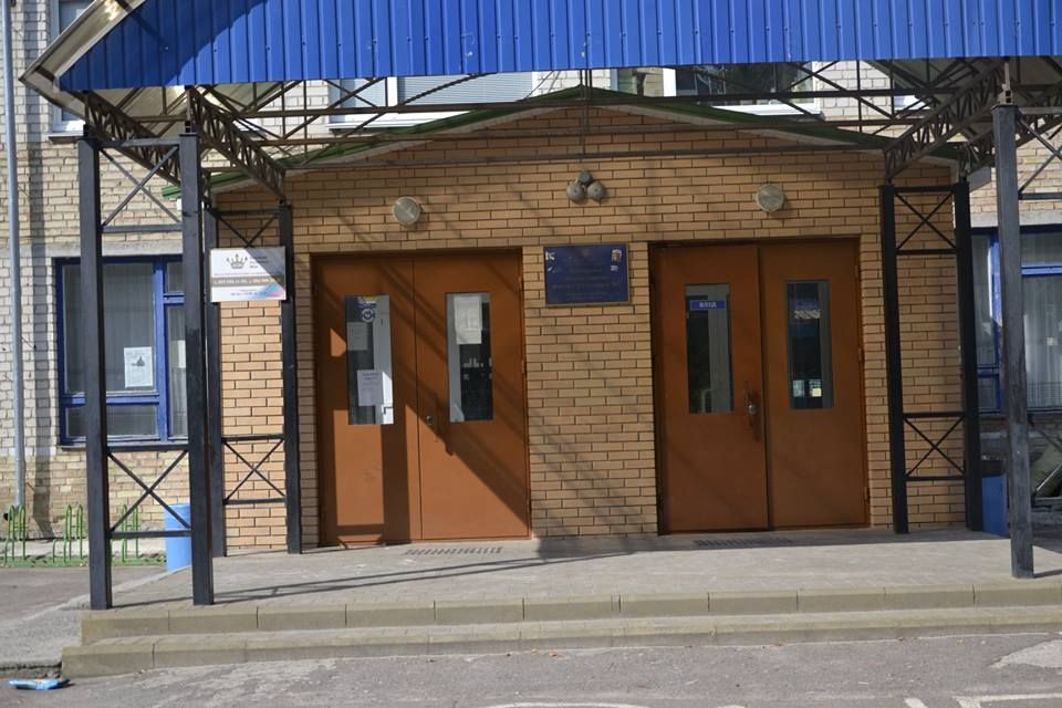 На Київщині розгорівся скандал: школу закривають на ремонт посеред навчального року