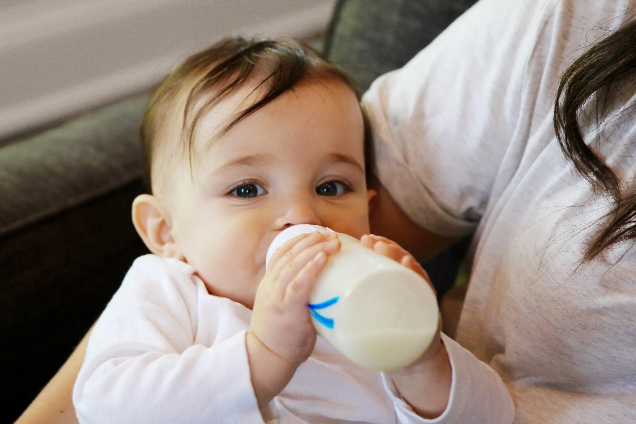 Дітям до 1 року коров’яче молоко не потрібно давати