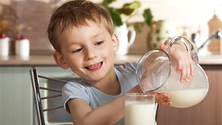 Комаровський радить дотримуватися норм вживання молока для дітей