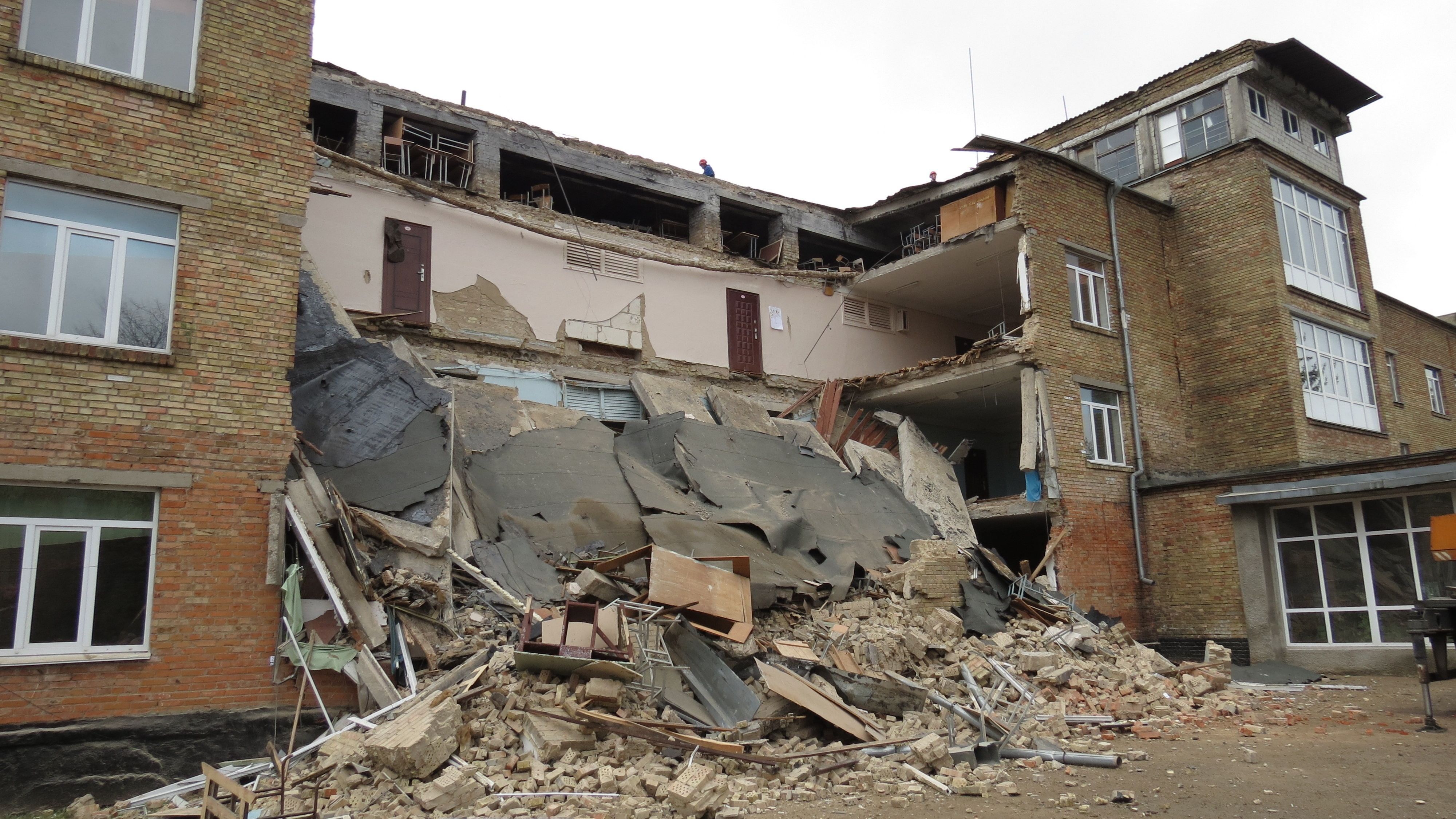 Чи безпечні українські школи: шокуючі фото та відео Чи безпечні українські школи: шокуючі фото та відео