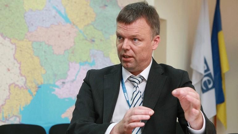 "Мы не можем остановить насилие": заместитель главы миссии ОБСЕ по Донбассу Хуг идет с должности