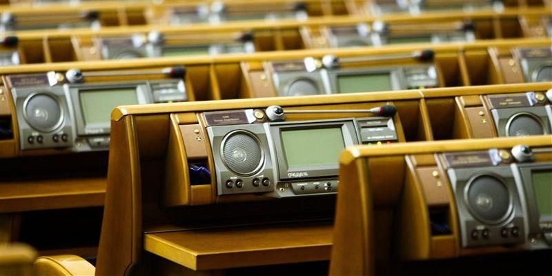 Нардепы и дальше прогуливают работу: десятки политиков пропустили 90% голосований в сентябре Нардепы и дальше прогуливают работу: десятки политиков пропустили 90% голосований в сентябре