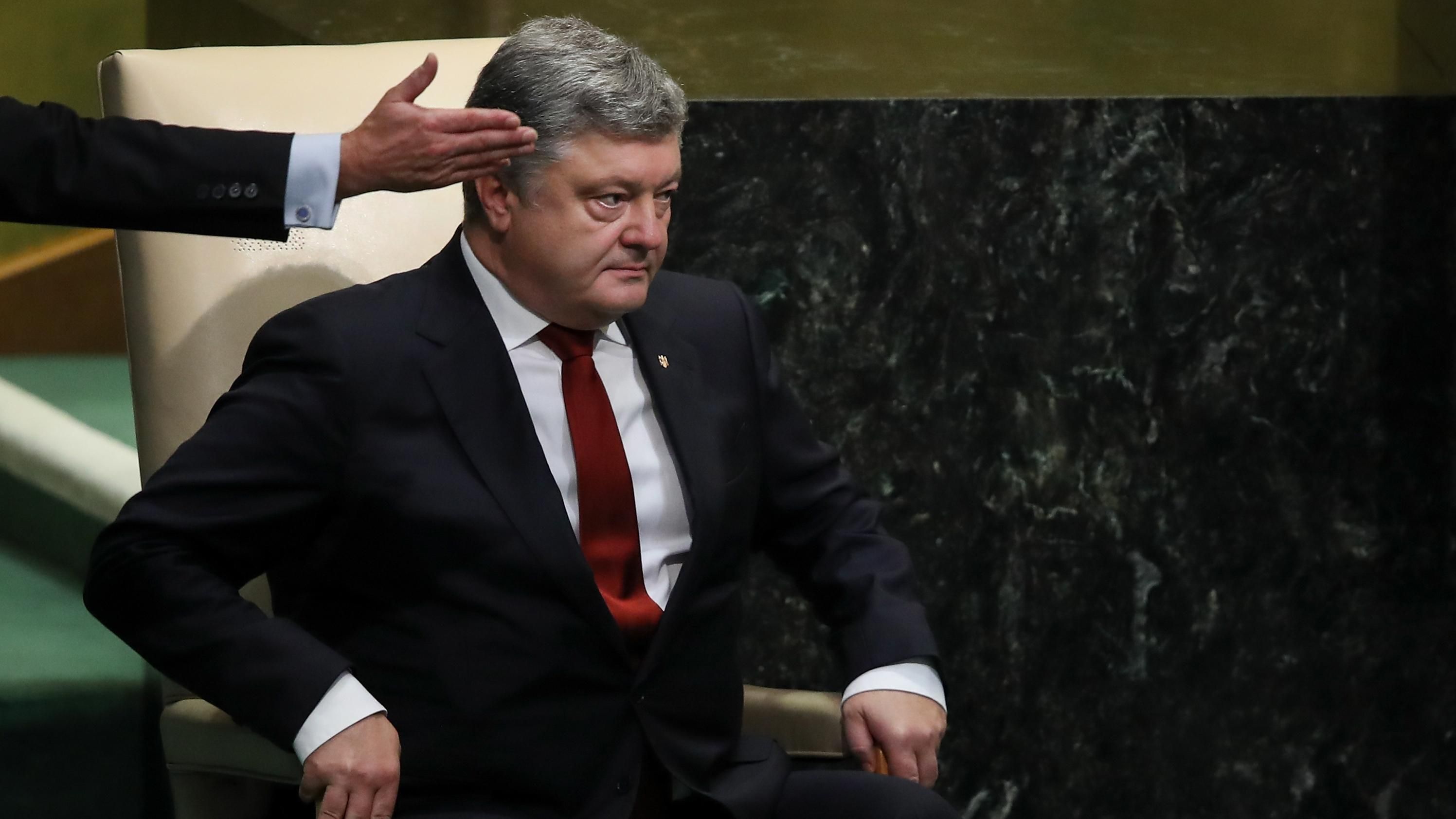 Порошенко, уникаючи пропагандистів, потрапив до кімнати інших росіян на Генасамблеї ООН, – ЗМІ Порошенко, уникаючи пропагандистів, потрапив до кімнати інших росіян на Генасамблеї ООН, – ЗМІ