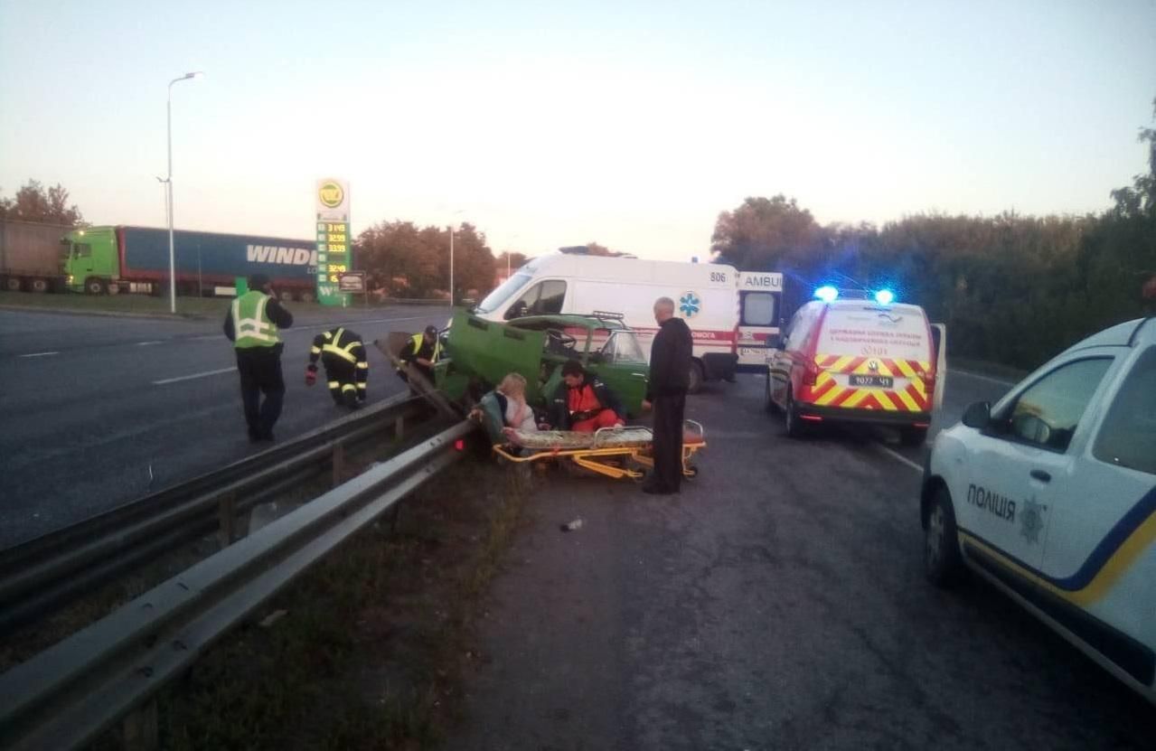 Смертельна ДТП на Харківщині: автівка на повній швидкості врізалася у відбійник Смертельна ДТП на Харківщині: автівка на повній швидкості врізалася у відбійник