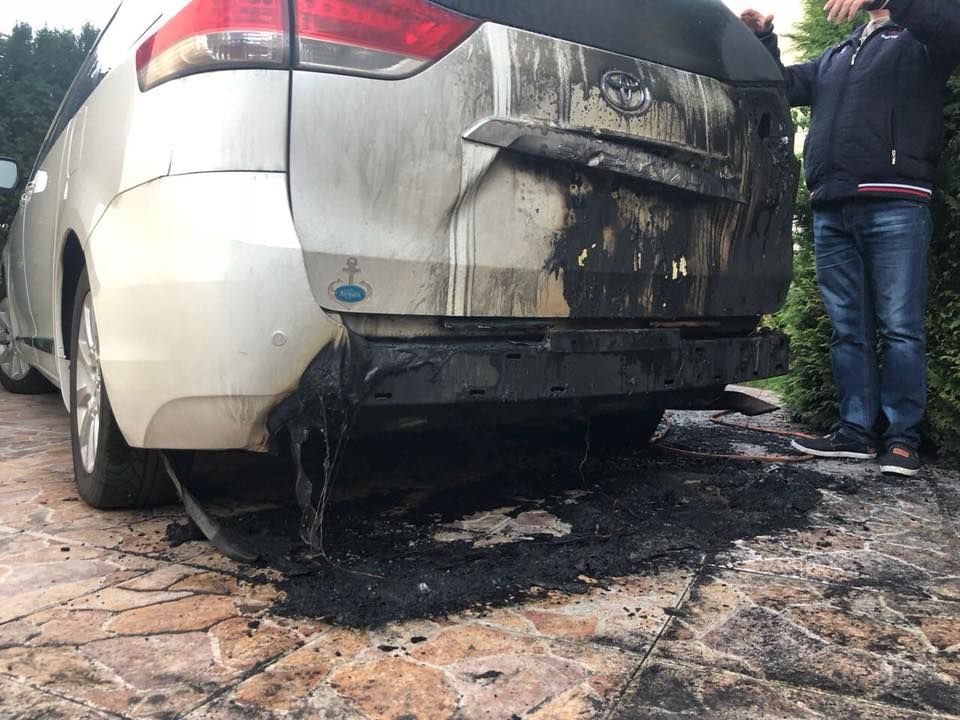 Неизвестные подожгли авто депутата под Одессой: фото