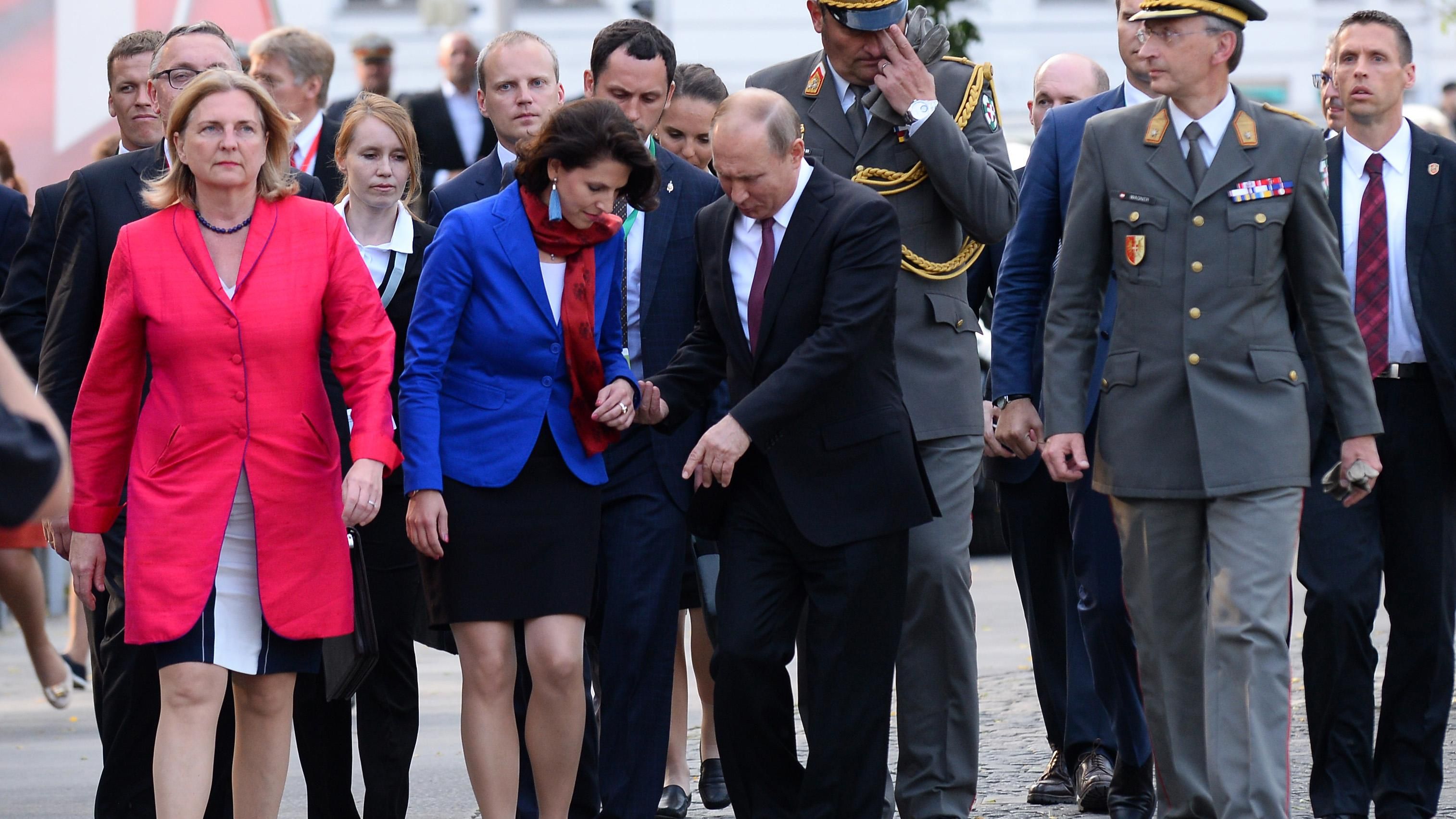 Окрім Путіна, на весілля я запросила ще одного іноземного гостя, – очільниця МЗС Австрії Окрім Путіна, на весілля я запросила ще одного іноземного гостя, – очільниця МЗС Австрії