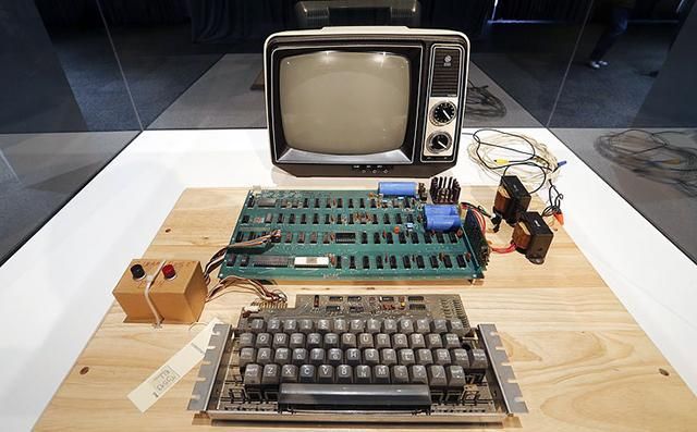 На аукціоні продали перший комп'ютер Apple: фото і можливості пристрою На аукціоні продали перший комп'ютер Apple: фото і можливості пристрою