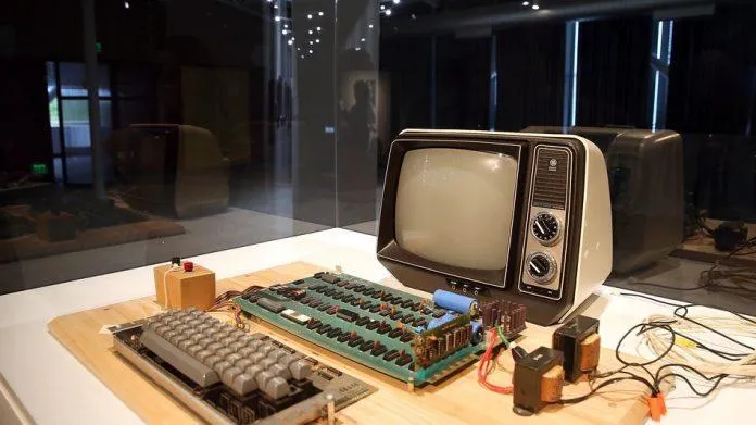 Apple перший комп'ютер