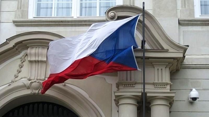 Посольство Чехії відповіло на звинувачення у "наданні чеського громадянства" закарпатцям Посольство Чехії відповіло на звинувачення у "наданні чеського громадянства" закарпатцям