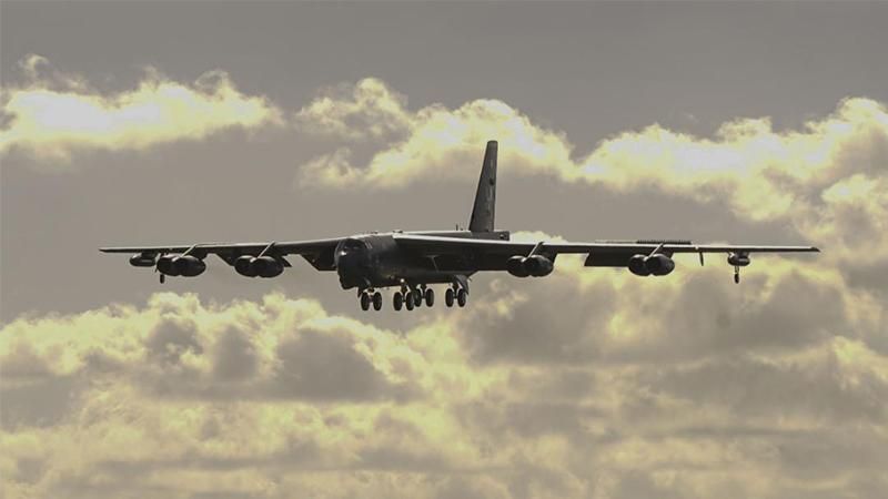 США переправляют стратегические бомбардировщики B-52 к Южно-Китайскому морю