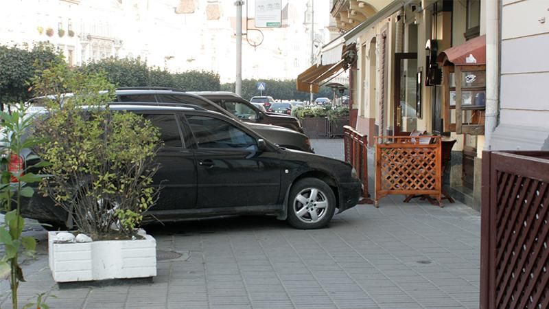 Набув чинності закон про парковку: у скільки обійдеться неправильно припарковане авто