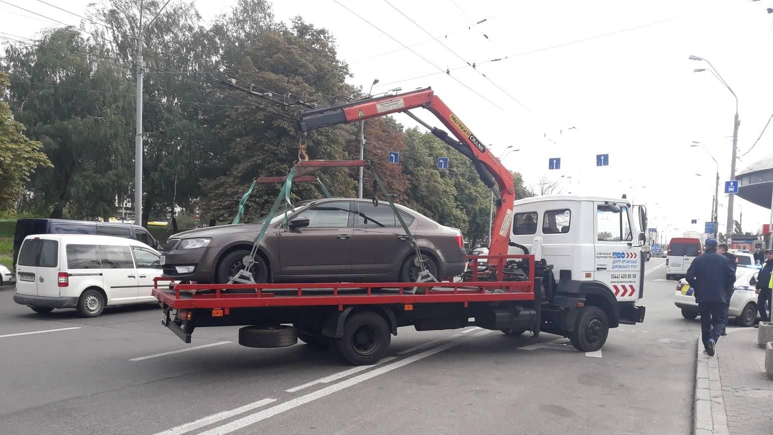 "Неоране поле порушників": водії київських авто не дотримуються нових правил паркування