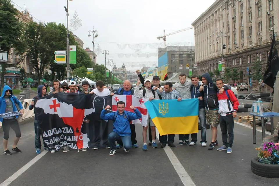 Українські і грузинські фанати Українські і грузинські фанати