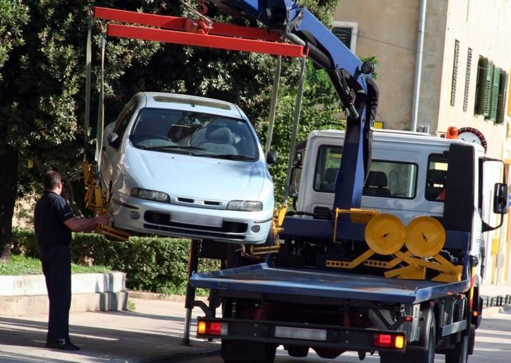 В Киеве будут эвакуировать автомобили по завышенному тарифу В Киеве будут эвакуировать автомобили по завышенному тарифу