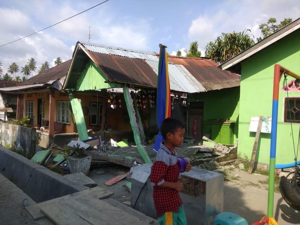 В Индонезии произошло сильное землетрясение: фото разрушений