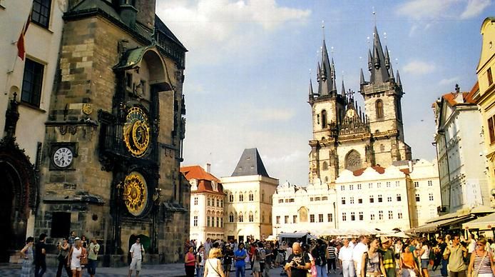 Они снова заработают: в Праге отремонтировали одни из самых красивых часов мира