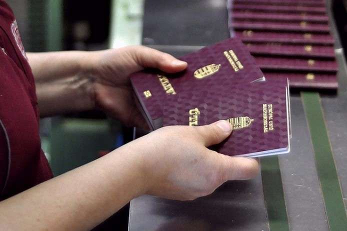 Скандал з угорськими паспортами на Закарпатті: прокуратура розслідує держзраду