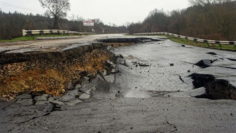 В окупованому Криму панікують через дороги: немає грошей на ремонт 