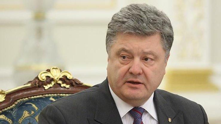 Скандал с венгерскими паспортами на Закарпатье: реакция Порошенко Скандал с венгерскими паспортами на Закарпатье: реакция Порошенко