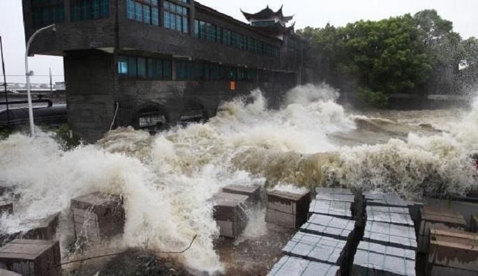 Разрушительный тайфун "Трами" ударил по Японии: впечатляющие фото и видео стихии Разрушительный тайфун "Трами" ударил по Японии: впечатляющие фото и видео стихии