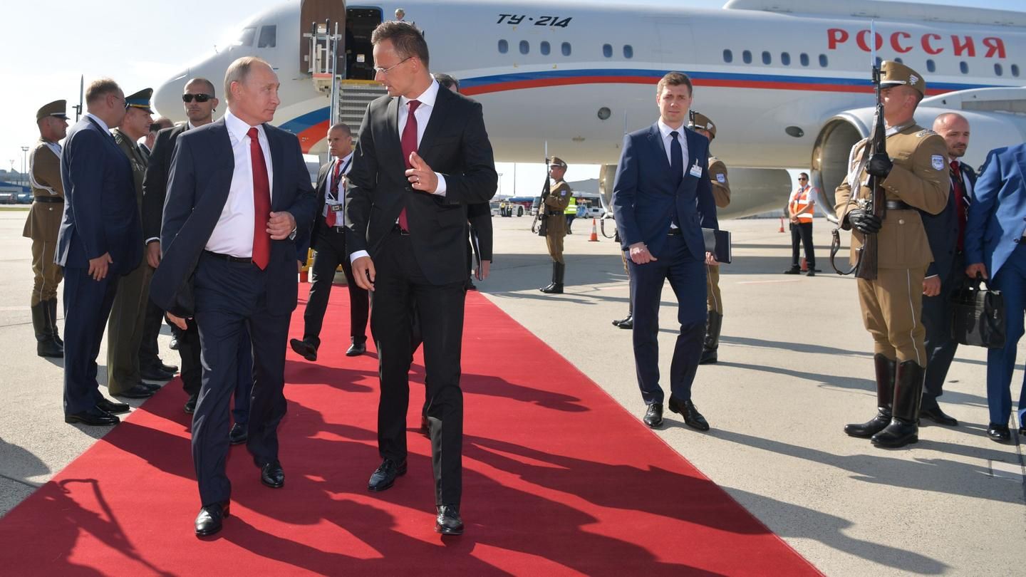 Путин и компания: какие соседи Украины хотят превратить украинцев в своих граждан Путин и компания: какие соседи Украины хотят превратить украинцев в своих граждан