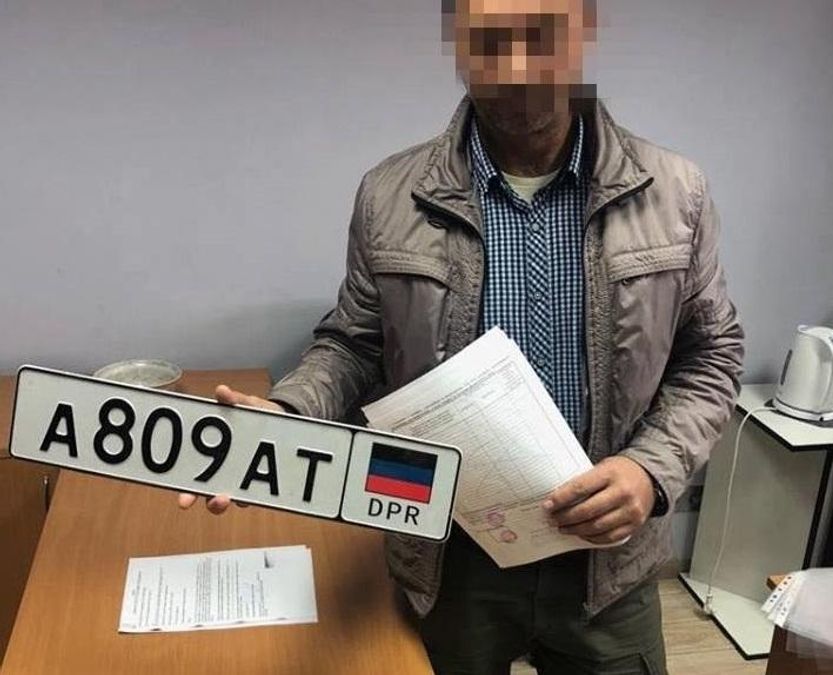 СБУ впіймала зухвальця, який роз'їжджав по Києву на номерах так званої "ДНР": хто він СБУ впіймала зухвальця, який роз'їжджав по Києву на номерах так званої "ДНР": хто він