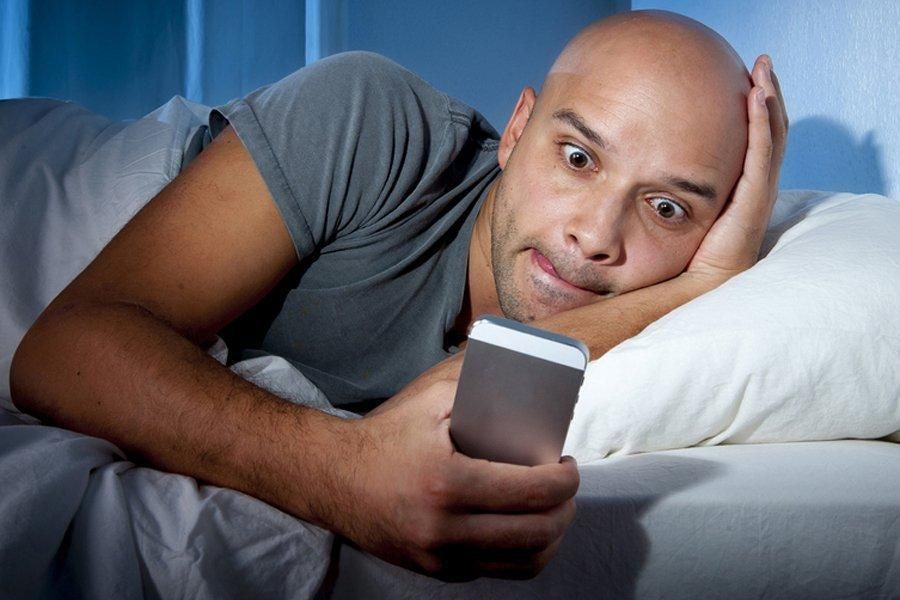 Можно ли ослепнуть от синего света, что излучает смартфон Можно ли ослепнуть от синего света, что излучает смартфон