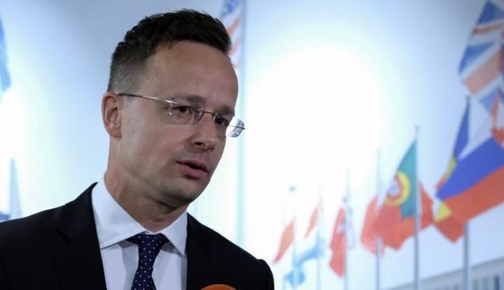 В Венгрии возмутились из-за внесения в базу "Миротворца" главы МИД страны