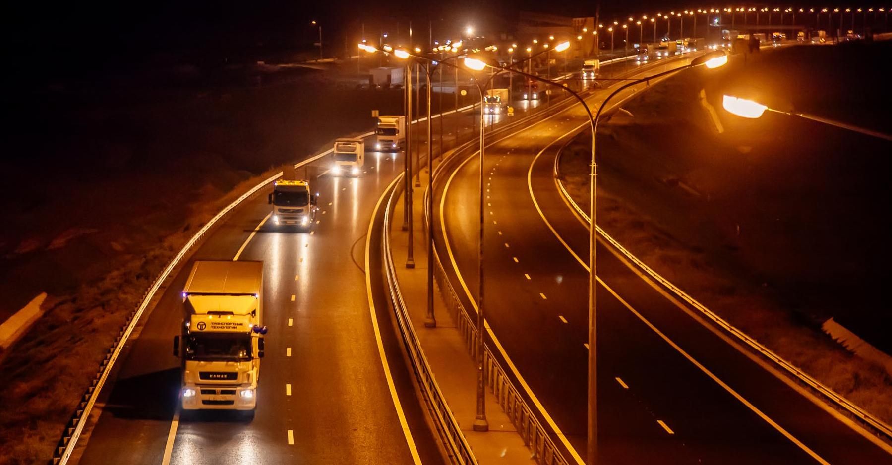 Кримський міст відкрили для проїзду вантажівок: фото і відео Кримський міст відкрили для проїзду вантажівок: фото і відео