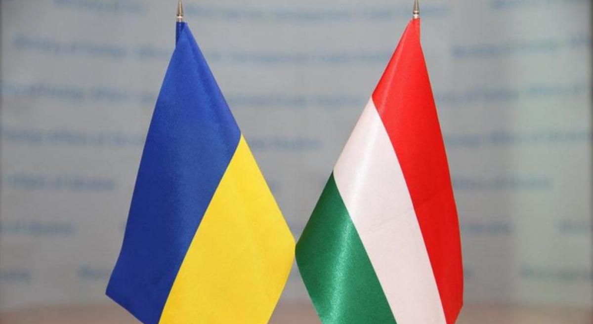 Скандал з угорськими паспортами на Закарпатті: у МЗС України пригрозили Будапешту Скандал з угорськими паспортами на Закарпатті: у МЗС України пригрозили Будапешту