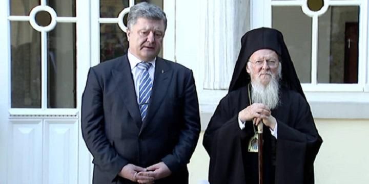 На Порошенко подали в суд из-за Томоса: подробности На Порошенко подали в суд из-за Томоса: подробности