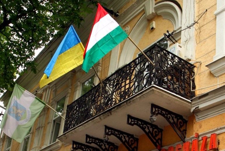 "Ни при каких обстоятельствах":в Венгрии отреагировали на требование отозвать консула из Украины
