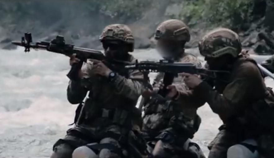 "Казацкая воля и стальной характер": украинские военные показали впечатляющую горную подготовку