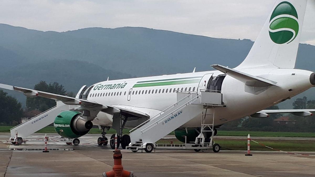 Заїхав у траву: пасажирський лайнер екстремально приземлився в Туреччині – є фото Заїхав у траву: пасажирський лайнер екстремально приземлився в Туреччині – є фото