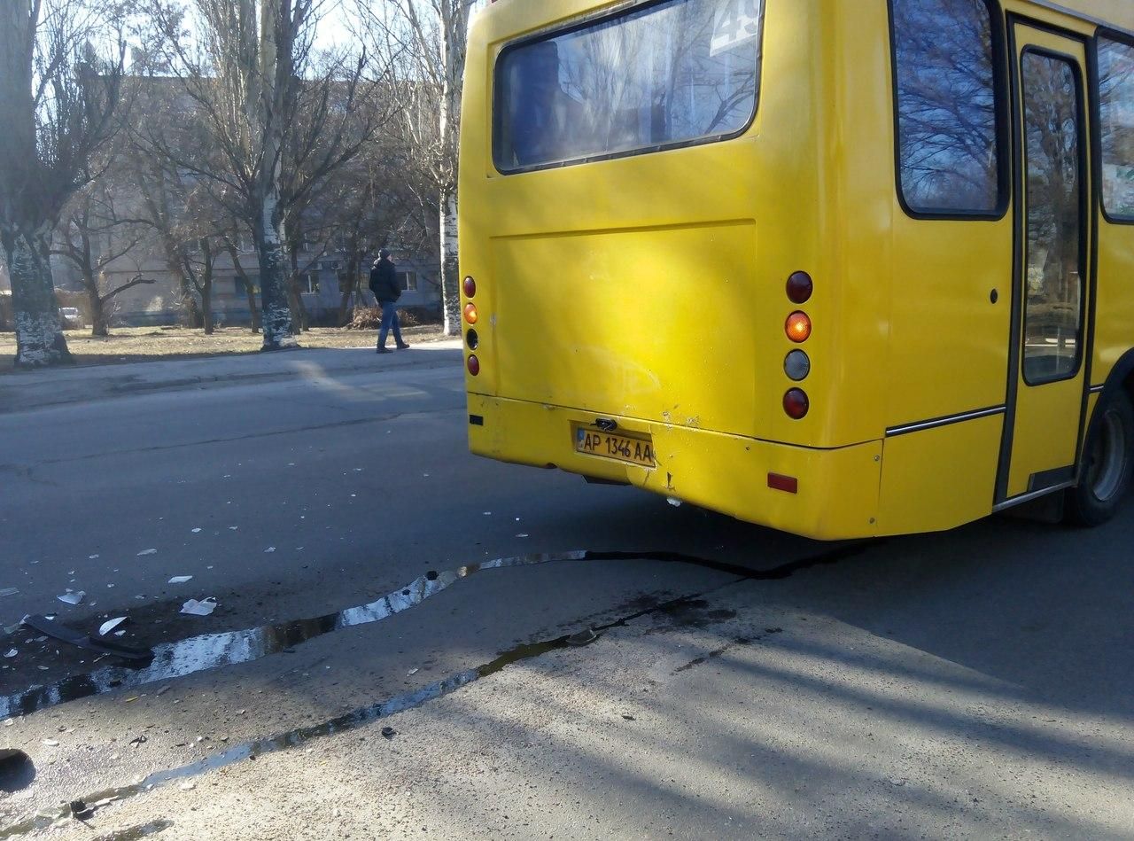 У Херсоні хлопець випав з переповненого автобуса: поліція звинувачує потерпілого